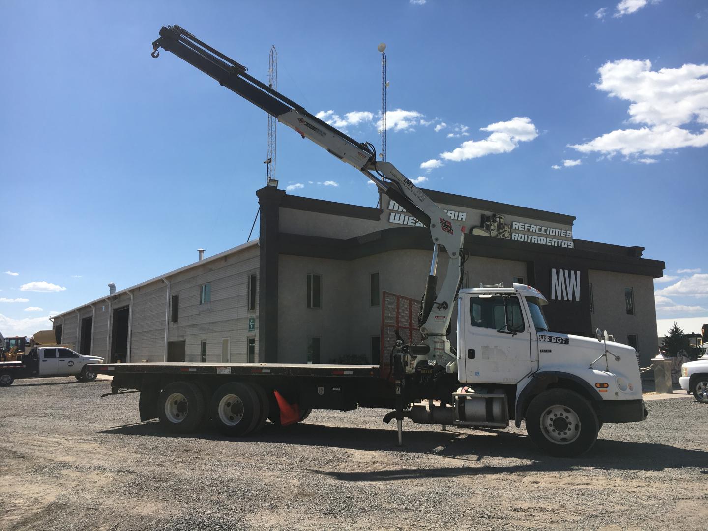 CAMION FREIGHTLINER F112  CON GRUA IMT 16900-24